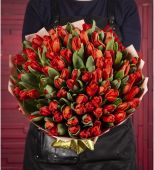 Купить Букет из 101 красного тюльпана с доставкой в город Звенигород: цена заказать