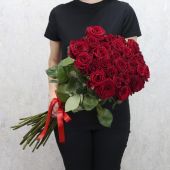 Купить 19 длинных роз 130 см с доставкой в город Звенигород: цена заказать
